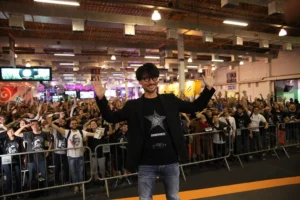 Kojima frente al público