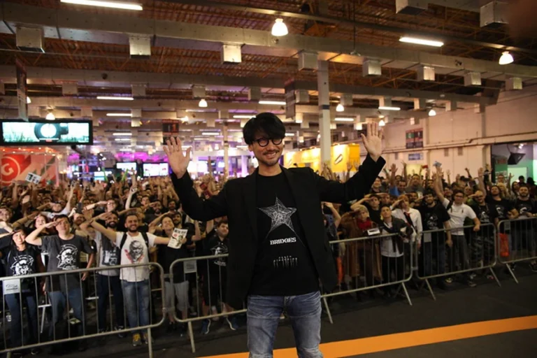 Kojima frente al público