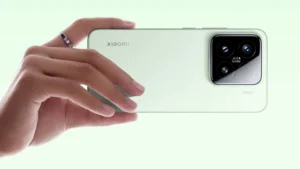 Xiaomi 15 visto desde atrás